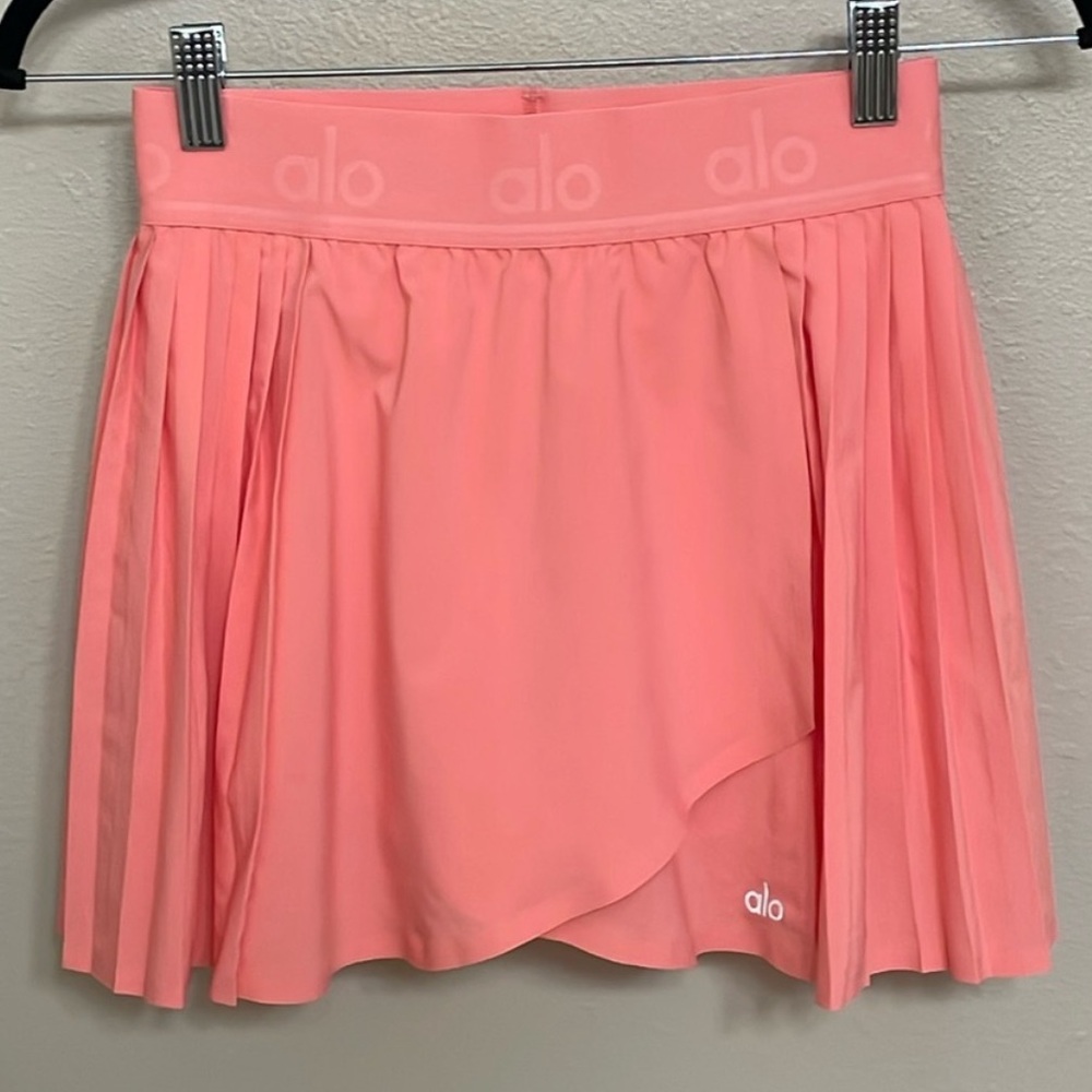 ALO Yoga - Strawberry Coral - Tennis Skirt / Skort with pockets - size medium